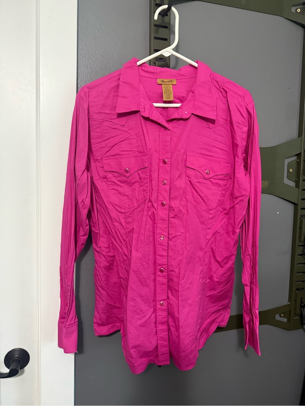 Wrangler Men's Bright Fuchsia Long-Sleeve Button-Down Shirt